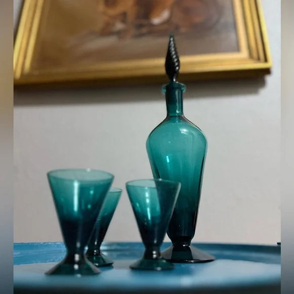 MCM Italian Empoli Teal Glass Genie Bottle Decanter w/ Stopper and 3 glasses - Picture 2 of 8